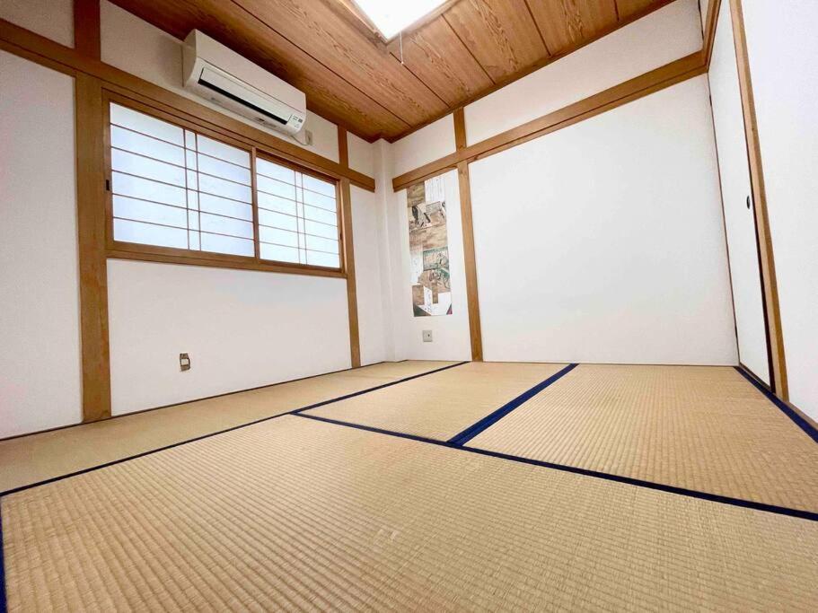 鶴橋駅徒歩2分 トイレ浴室複数あり3階建て一軒家車庫付き * Ōsaka