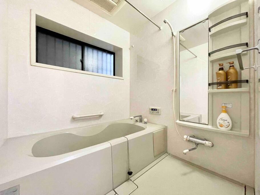 鶴橋駅徒歩2分 トイレ浴室複数あり3階建て一軒家車庫付き Ōsaka
