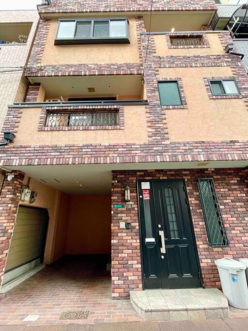 Appartement 鶴橋駅徒歩2分 トイレ浴室複数あり3階建て一軒家車庫付き